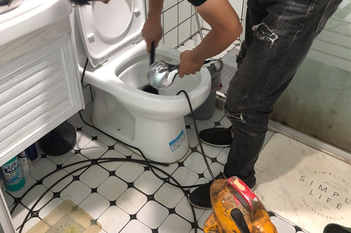 黎安镇马桶堵塞自己疏通还是找师傅?专业上门服务让你省时更省心